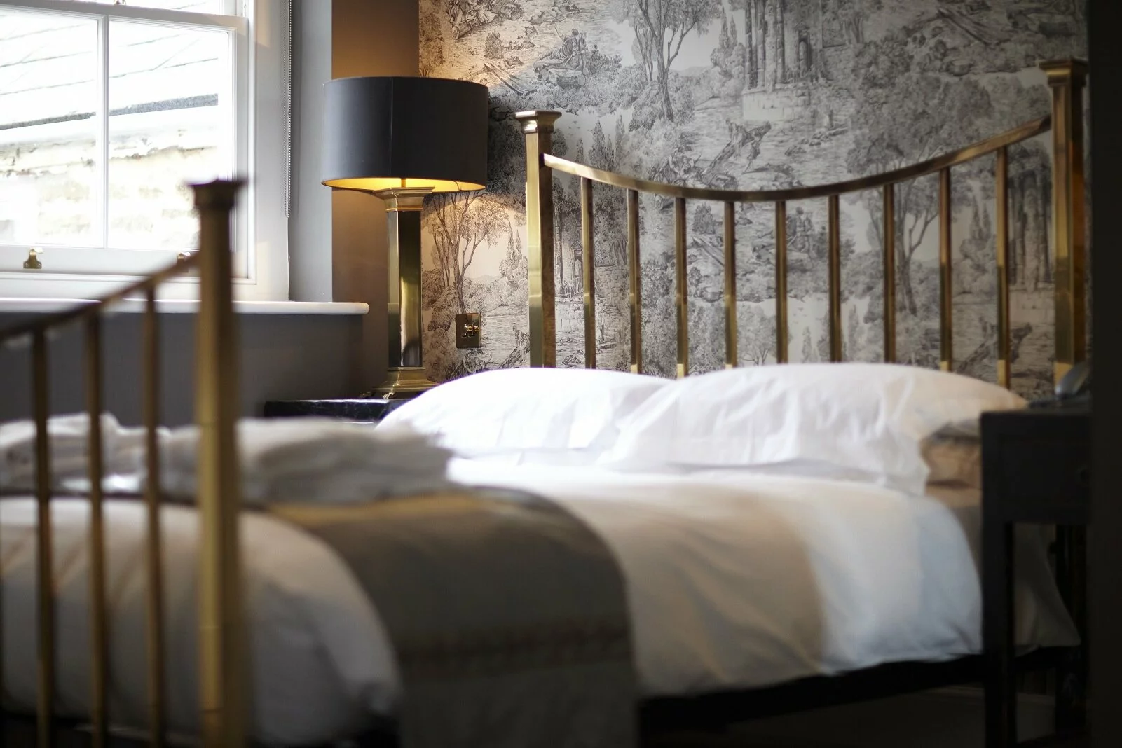 207 Rooftops Double bed the bull
